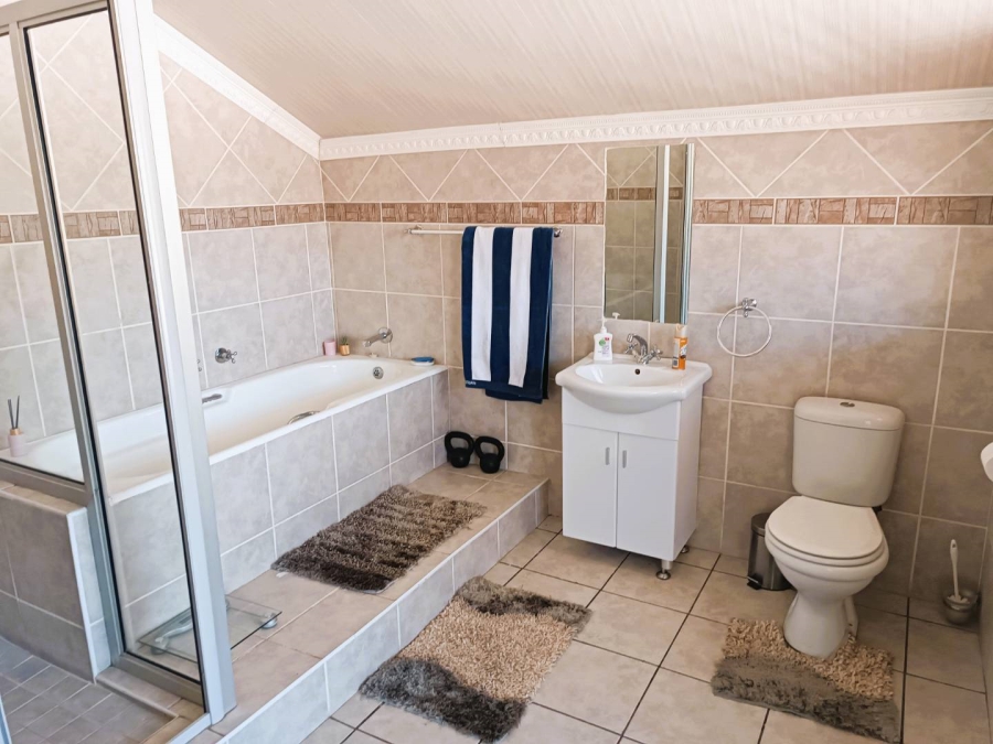 5 Bedroom Property for Sale in Pellissier Free State